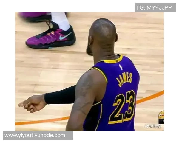 詹姆斯湖人生涯表现低迷第四节才拿到第10分令人失望